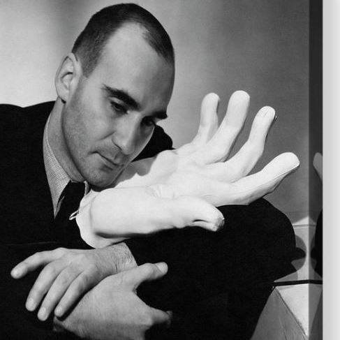 kochno and an acrylic hand